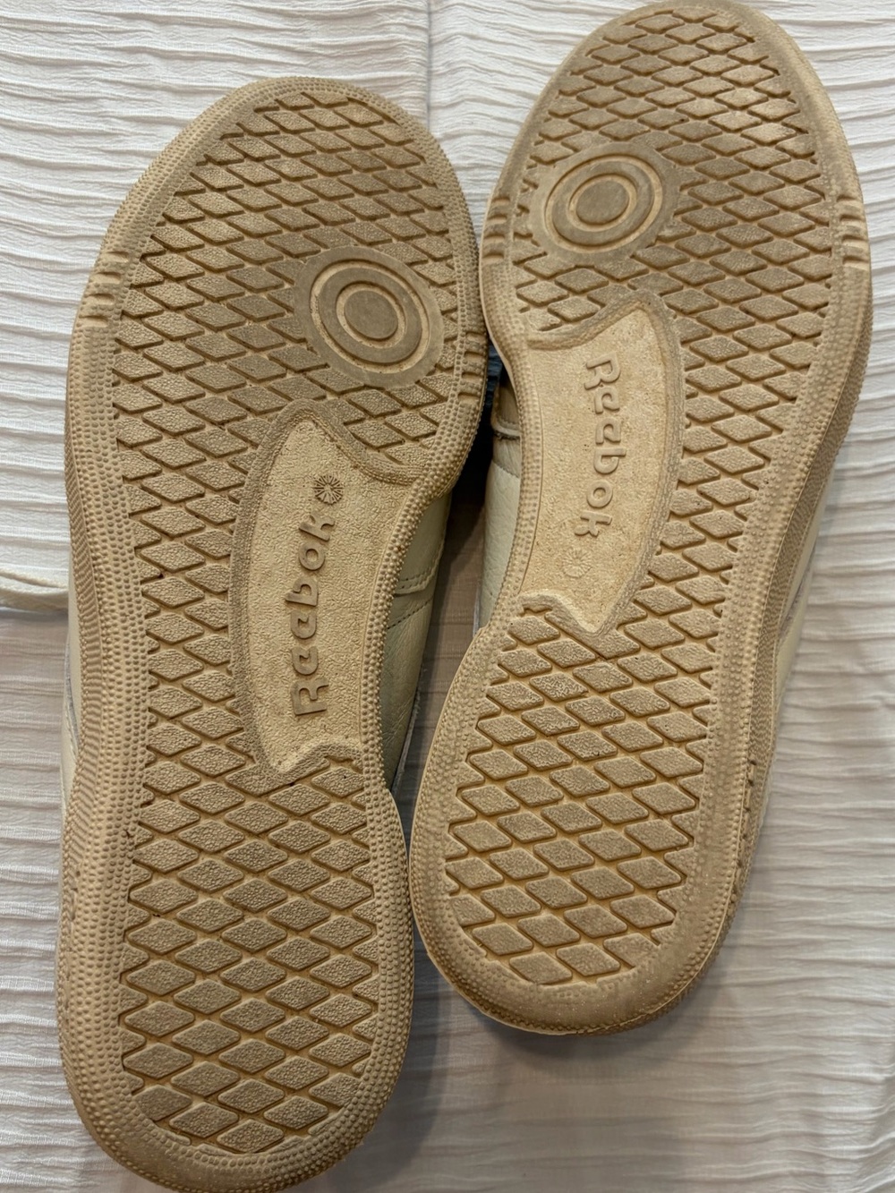 Reebok White Sneakers with Green Logo Accent - Picture 4 of 5